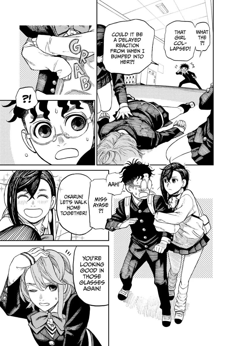 Okarun sees Aira on the floor and decides to help her. Momo grabs his arm while smiling, wanting to go home together.