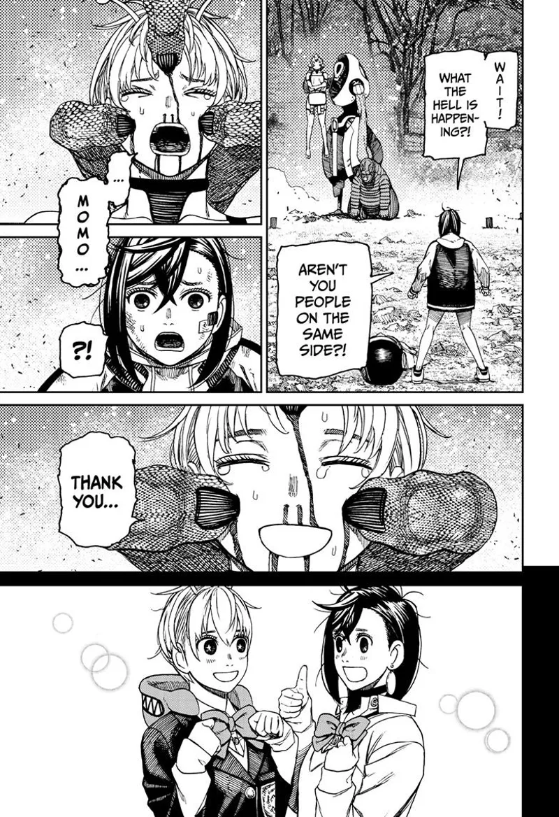 Momo is confused, thinking those two aliens are on the same side. Vamola smiles at Momo while the enemy crushes her head.