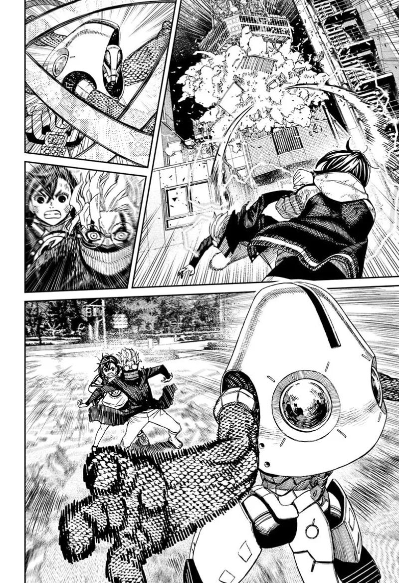 Curse Okarun protects Momo from the alien leader's attack.