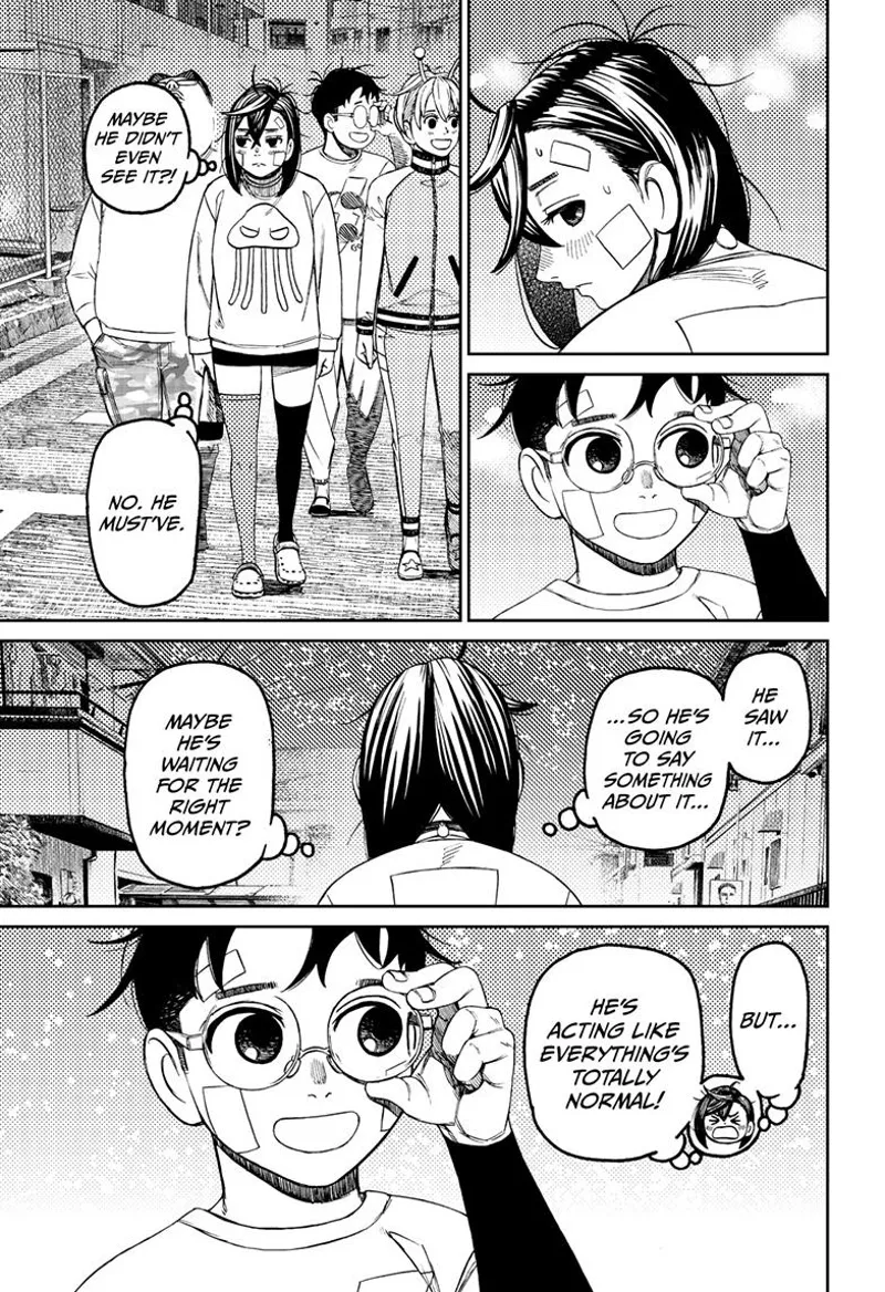 Momo keeps an eye on Okarun and thinks about whether he sees the note or not.