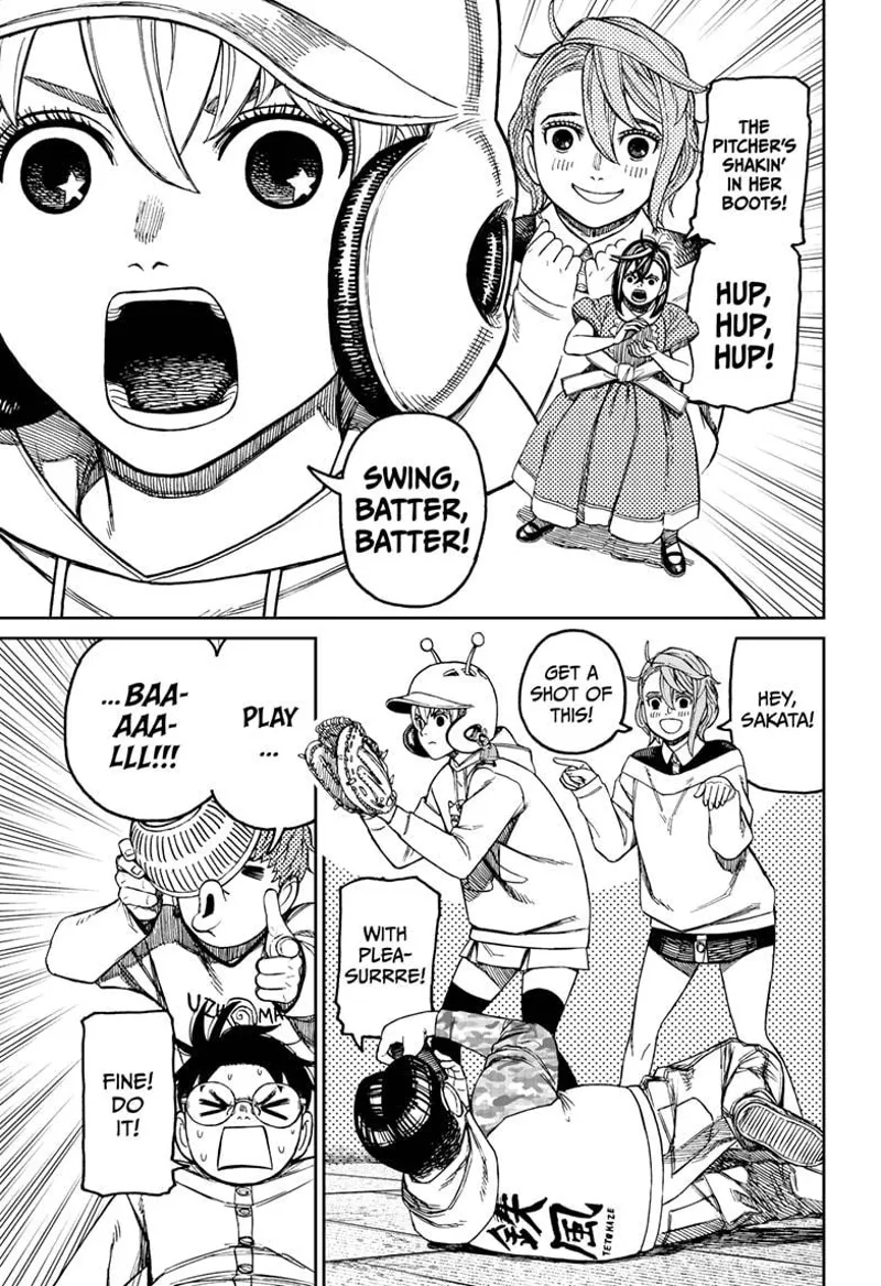 Tiny Momo and Vamola watch in anticipation. Aira is cheering. Kinta holds a camera. Jiji yells, "Play ball!" Okarun screams!