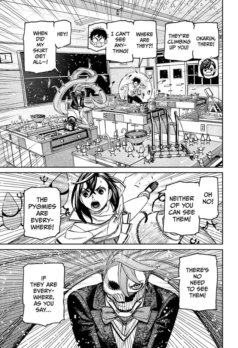 The pygmies attack Okarun and Aira, but only tiny Momo can see them.