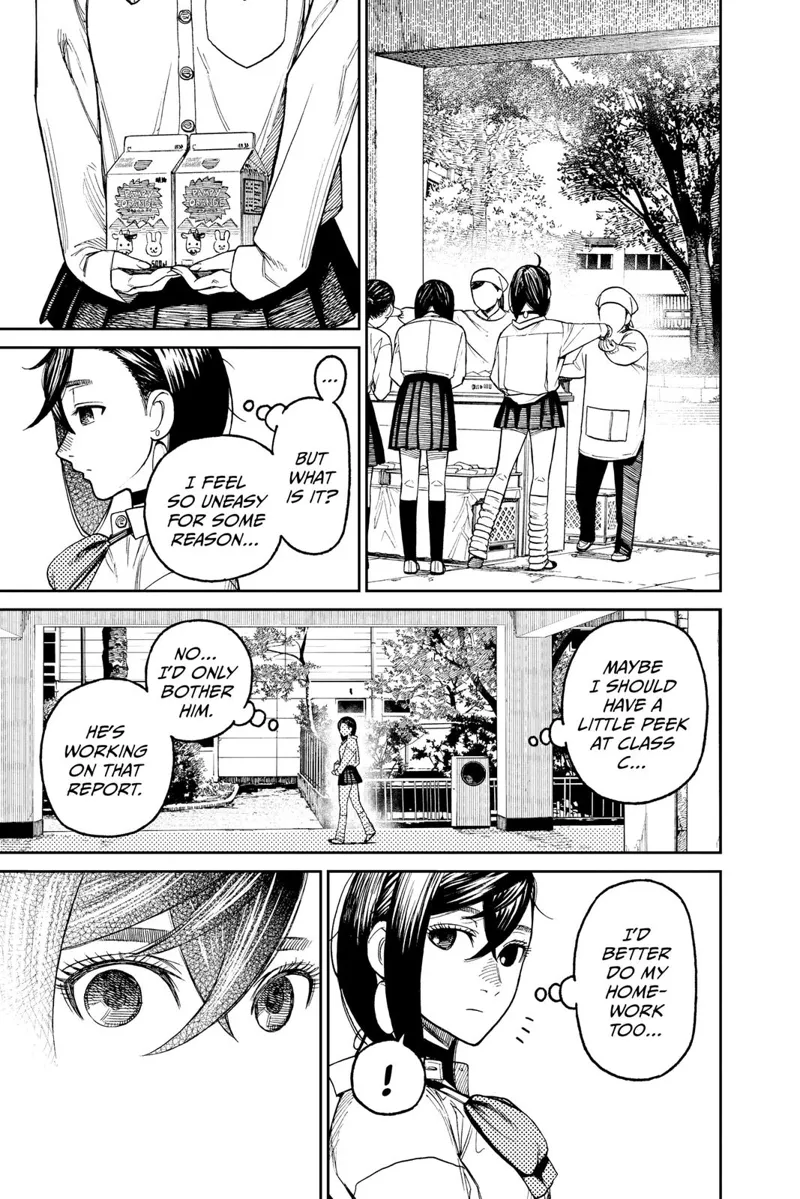 Momo buys two packs of juice and vacillates between visiting Okarun or doing her homework. She notices something.