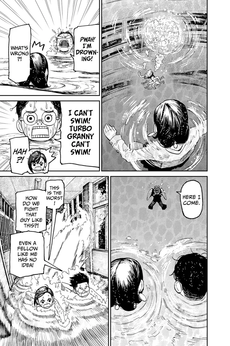 Okarun drowns because he can't swim and turns back to human form. Momo and Okarun swim away as the enemy attacks.