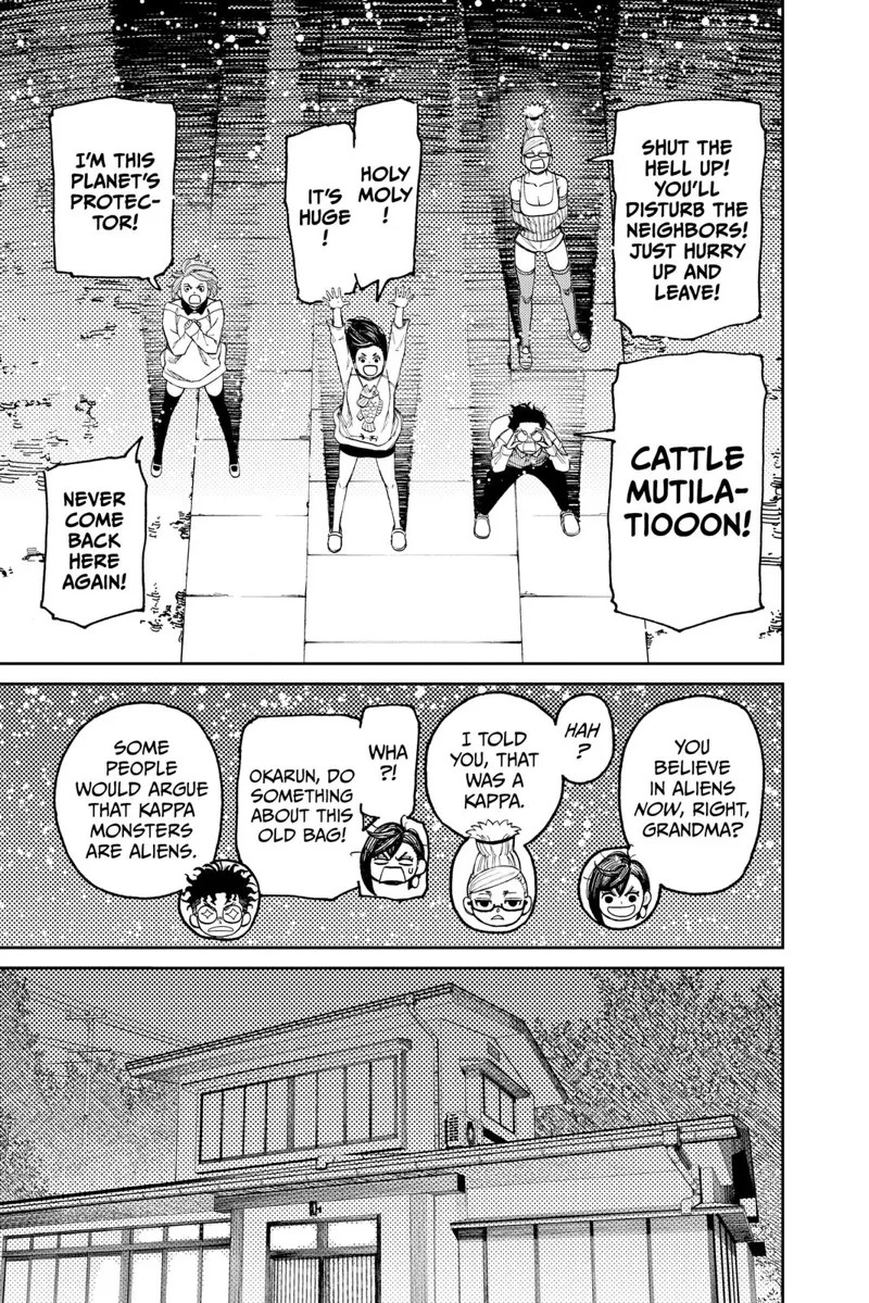 Grandma, Momo, Aira, and Okarun stand as the spaceship flies away.