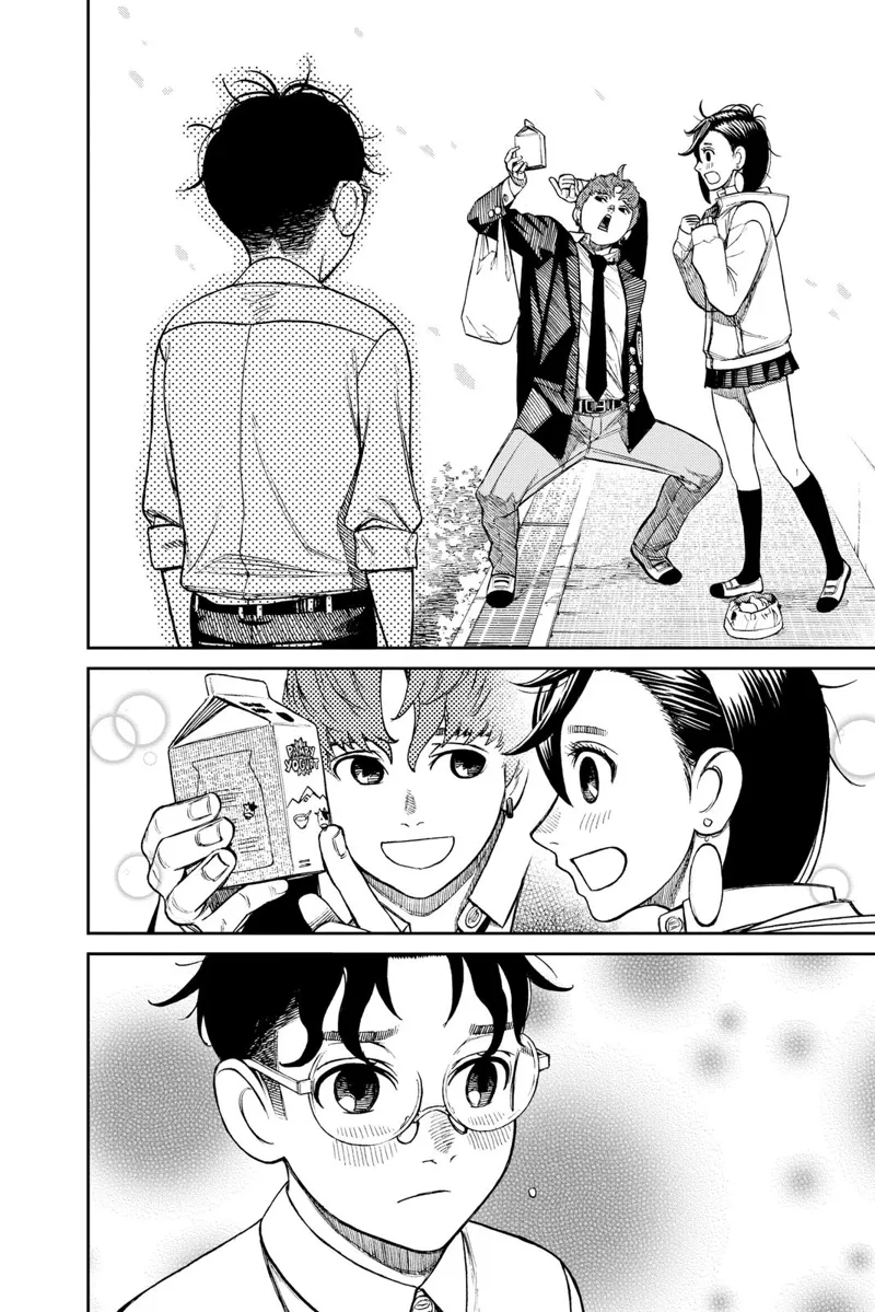 Okarun sees Momo walking towards Jiji with a pretty smile.