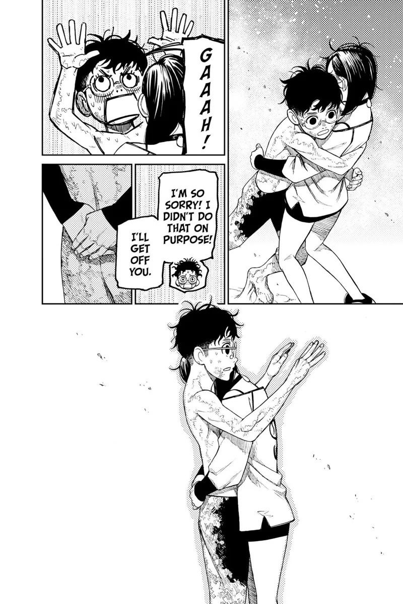 Okarun slips and suddenly hugs Momo. He apologizes and lets go, but Momo hugs him.