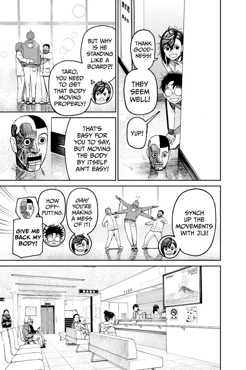 Momo, Okarun, and Taro watch in the corner as Jiji talks with his parents inside the hospital.