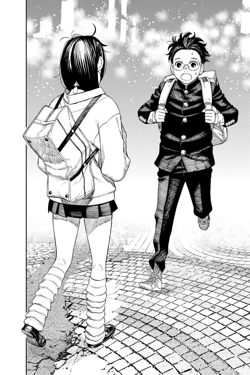 Okarun runs and shows up in front of Momo.