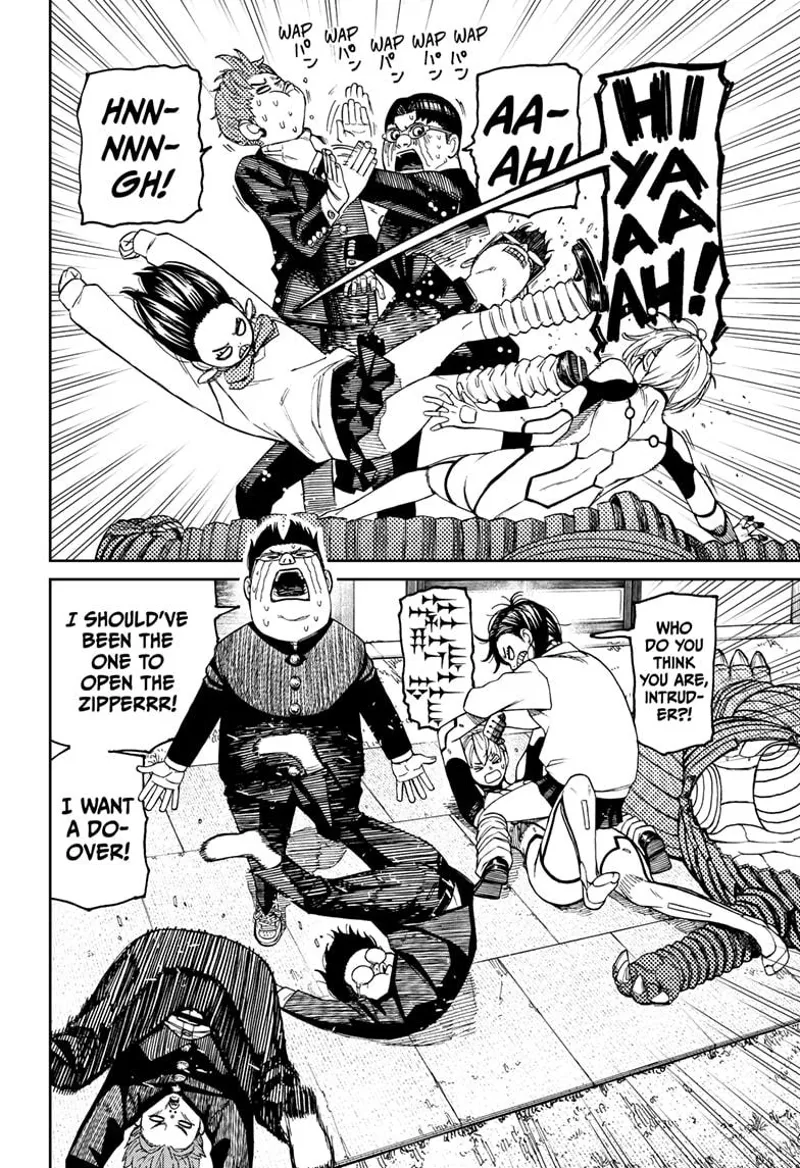 Momo kicks the lady alien and attacks her. Okarun and Jiji fumbles on the ground. Kinta cries in regret.