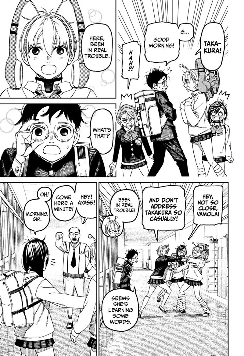 Vamola suddenly talks to Okarun. Aira barges in to keep her distance from him. A teacher arrives and calls Momo.