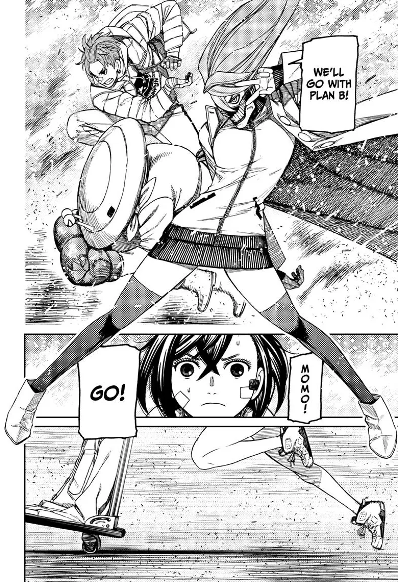 Momo runs as cursed Aira, Mr. Shrimp, and Jiji fight the aliens.