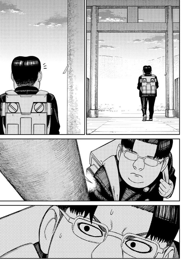 Kinta walks out of the gate. He stops after noticing something on the gate.